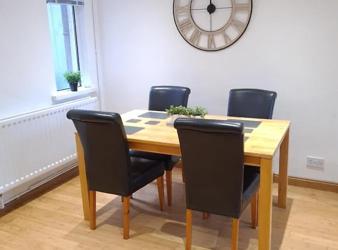 Modern Two Bedroom House Close To City Centre